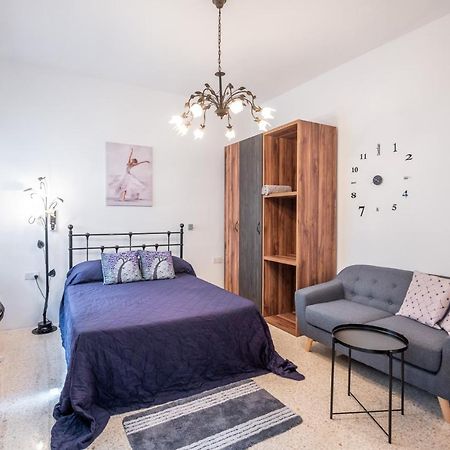 Close To Airport - Private Room With Private Bathroom Adults Only Gudja Exterior photo