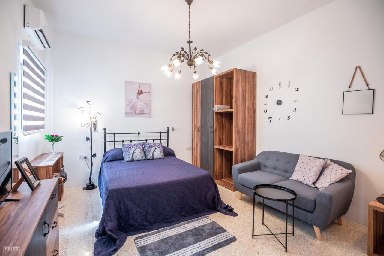 Close To Airport - Private Room With Private Bathroom Adults Only Gudja Exterior photo