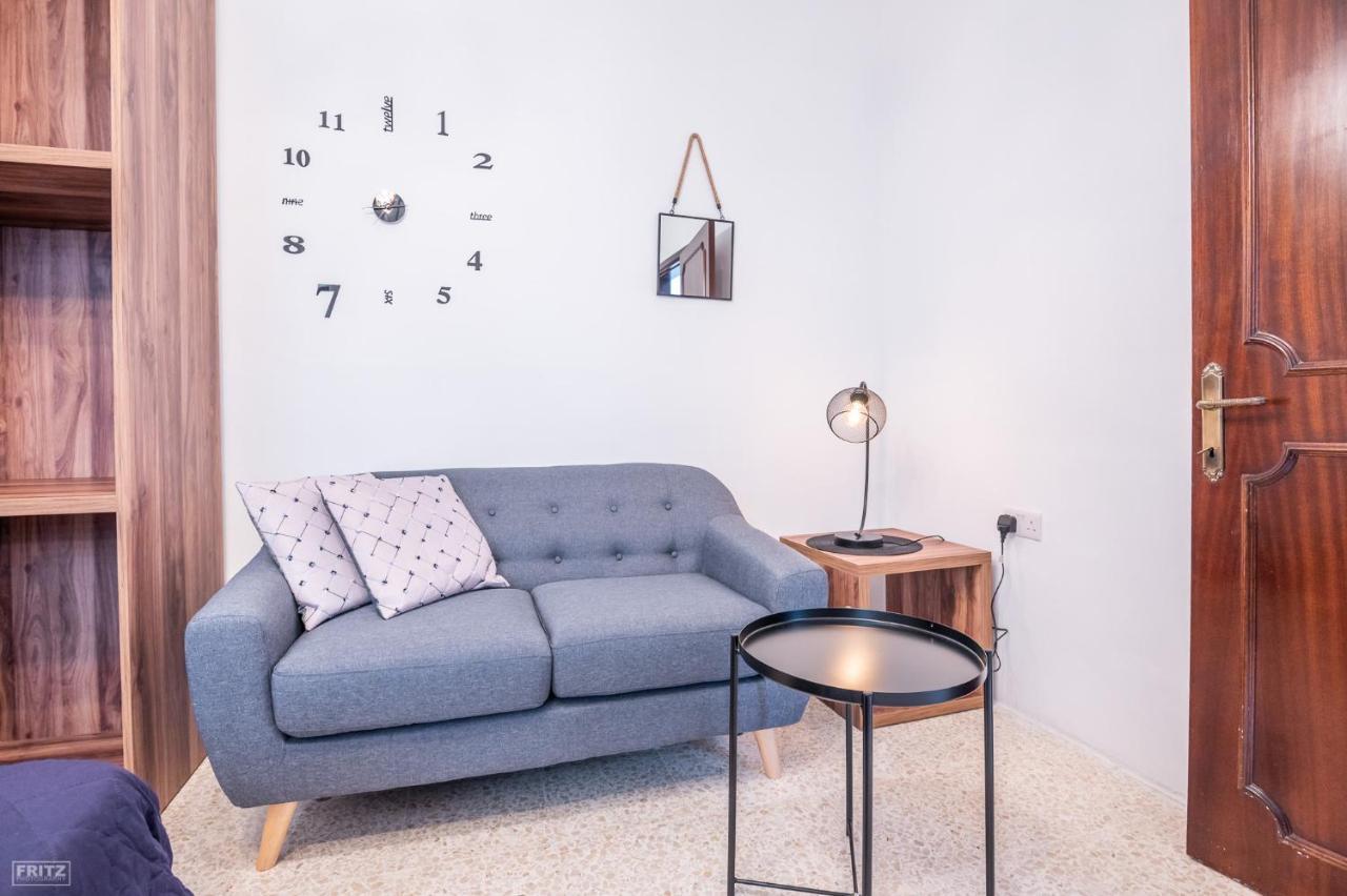 Close To Airport - Private Room With Private Bathroom Adults Only Gudja Exterior photo